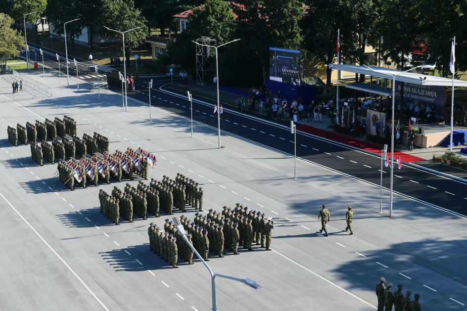 Promovisani najmađi oficiri Vojske Srbije; Vučić: Počinjete najhrabriji posao na svetu