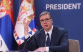Vučić najavio novo povećanje plata medicinarima