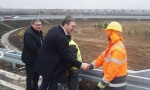 Vučić nenajavljeno obišao radove na autoputu Surčin-Obrenovac: Po ovako hladnom vremenu, čestitam radnicima (FOTO)