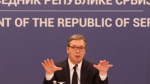 Vučić o opoziciji kao „mafijaškim kelnerima i klovnovima“