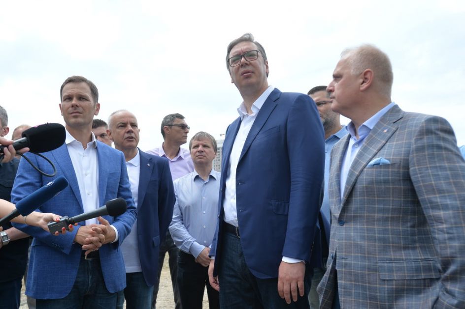 Vučić: Pokrećemo investicioni ciklus vredan između pet i 10 milijardi evra