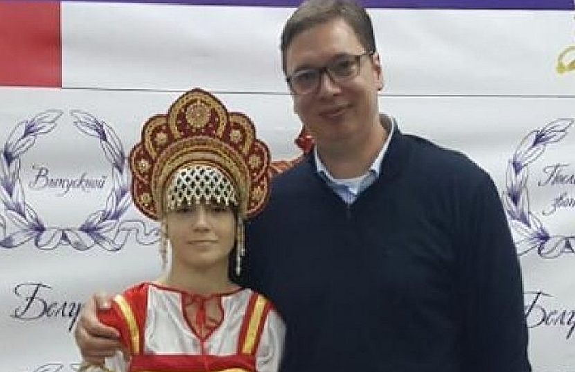 Vučić objavio fotografiju sa ćerkom Milicom koja je obučena u rusku nošnju (FOTO)