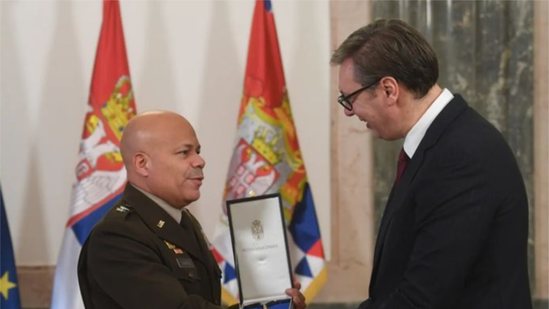 Vučić odlikovao komandanta Nacionalne garde Ohaja
