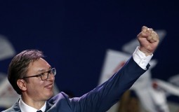 
					Vučić proglasio pobedu na predsedničkim izborima u Srbiji 
					
									