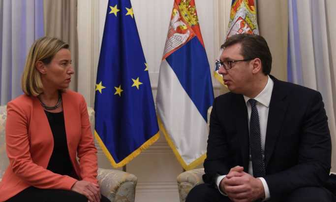 Vučić razgovara sa Mogerini pred sastanak sa Tačijem