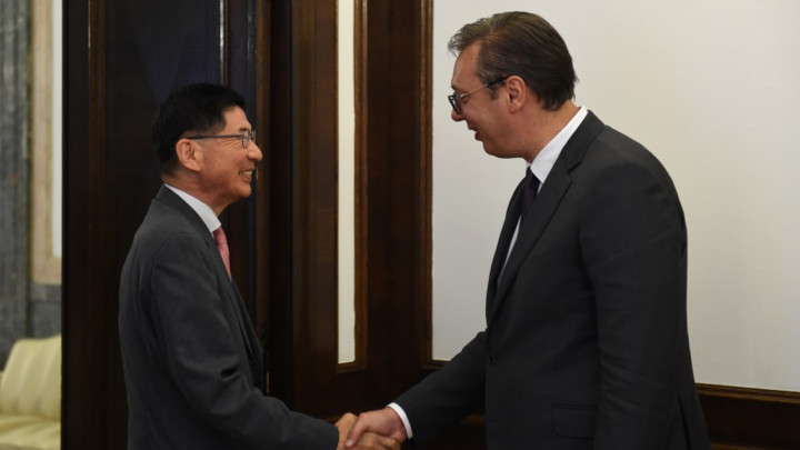 Vučić razgovarao sa ambasadorom Japana: Prošlogodišnja poseta Srbiji premijera Šinzo Abea dala je snažan podsticaj za unapređenje političkog dijaloga i ekonomske saradnje dveju zemalja (FOTO)