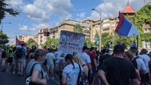 „Vučić rekao da iza protesta stoje neodređene ‘strane sile“: Rojters o velikom studentskom skupu na Slaviji