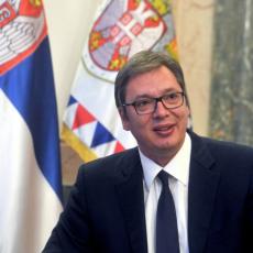 Vučić s ansamblom Aleksandrov: Ne damo prekrajanje istorije, zna se ko je bio na kojoj strani (FOTO)