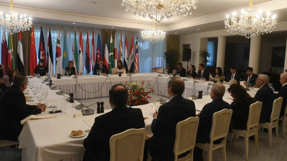 Vučić sa azijskim ambasadorima o izazovima sa kojima se Srbija suočava