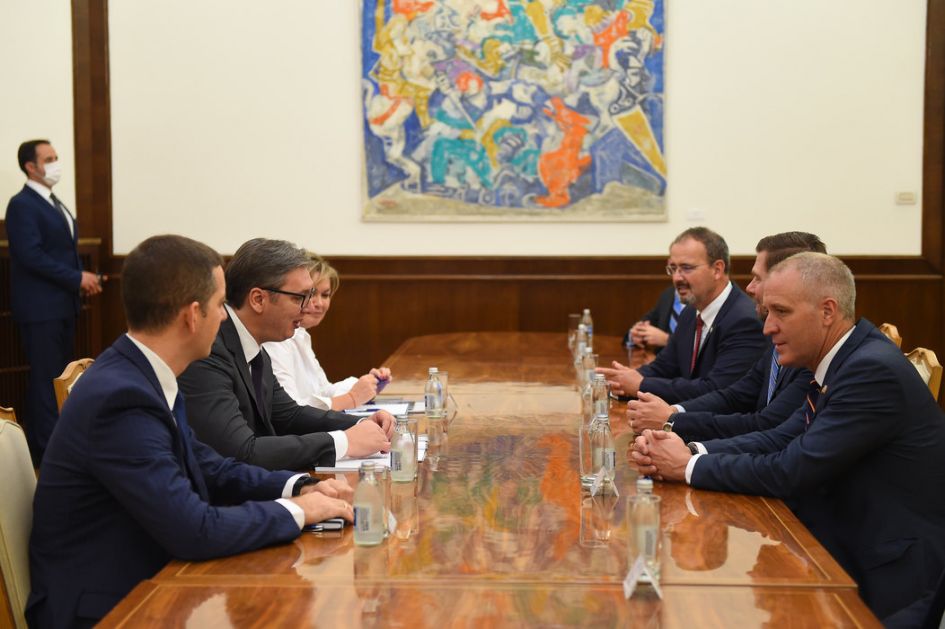 Vučić sa kongresmenima SAD o razvoju bilateralnih odnosa