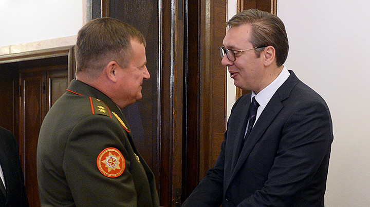Vučić sa ministrom odbrane Belorusije o unapređenju vojne saradnje