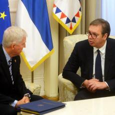 Vučić sa odlazećim ambasadorom Skotom: Interes Srbije mora biti uključen u moguće rešenje o Kosovu!