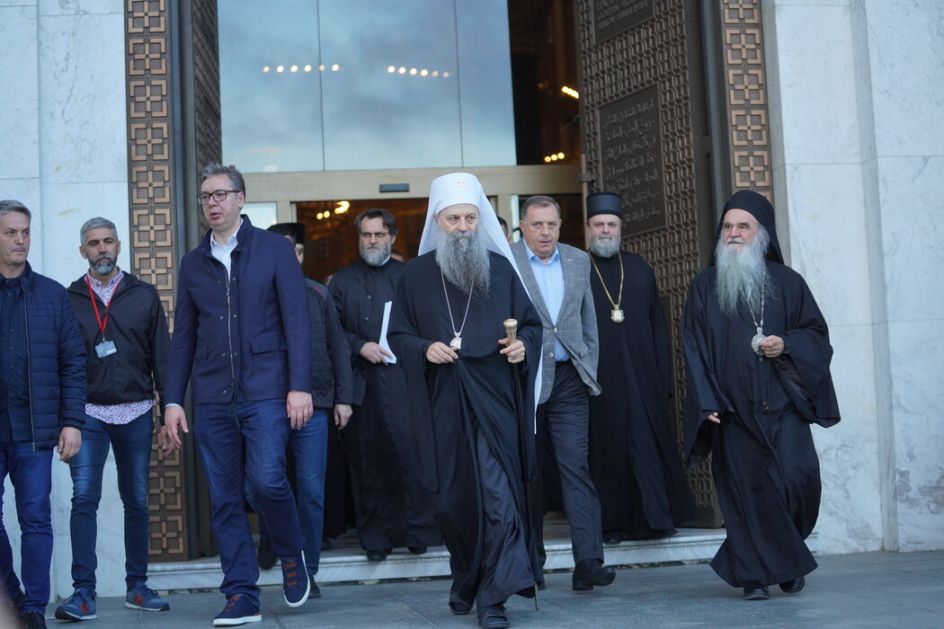 Vučić sa patrijarhom na službi u Hramu Svetog Save pred put u Njujork