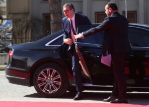 Vučić sa predsednikom Senata Francuske o unapređenju odnosa, evrointegracijama, globalnim pitanjima