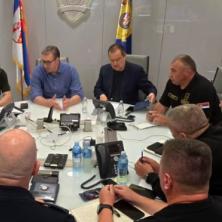 Vučić sazvao hitan sastanak u MUP-u: Predsednik Srbije razgovara sa upravom policije (FOTO)