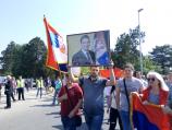 Vučić se obraća i građanima okupljenim ispred fabrike [foto]
