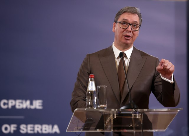 Vučić se obraća javnosti u 13 časova (TV B92, TV Prva)