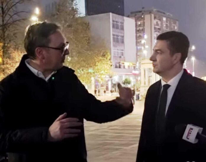 Vučić se “režirano” prošetao centrom Niša, a vozio se i “nameštenim” autobusom