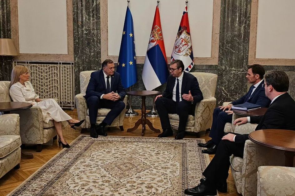 Vučić razgovorao sa Dodikom o rezoluciji, pred susret sa patrijarhom