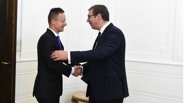 Vučić se sastao sa Sijartom, prenete poruke Orbana