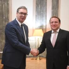 Vučić se sastao sa evropskim komesarom za proširenje Varhejijem