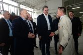 Vučić stigao u Trgovište, fabrika pa škola FOTO