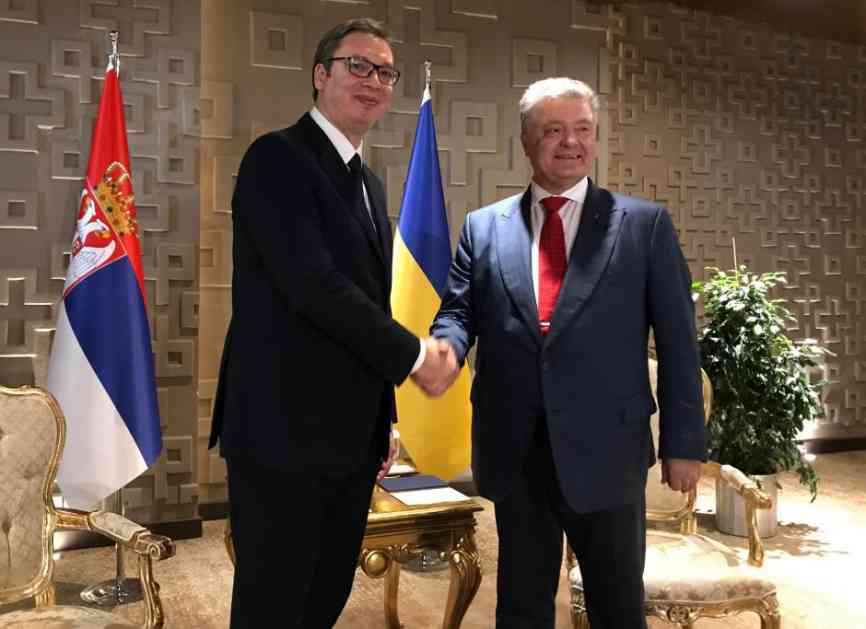 Vučić stigao u Tursku, prvo s Porošenkom o Kosovu