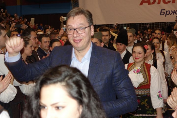 Vučić svetske zvaničnike gosti leskovačkim ajvarom i pirotskom peglanom kobasicom