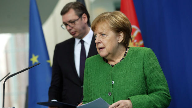 Vučić telefonom razgovarao sa Merkelovom, u januaru poseta Berlinu