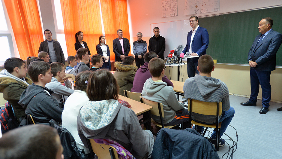 Vučić u Aranđelovcu razgovarao s đacima o vršnjačkom nasilju