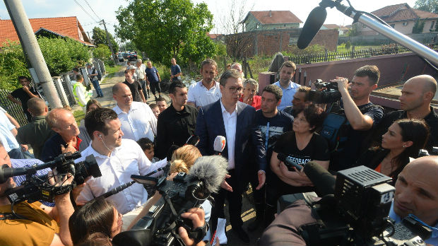Vučić u Borči: Nećemo samo da šminkamo, napravićemo kanalizaciju