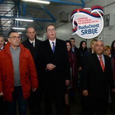 Vučić u Kovinu posetio fabriku koja izvozi pečurke u Rusiju i Holandiju (FOTO) 