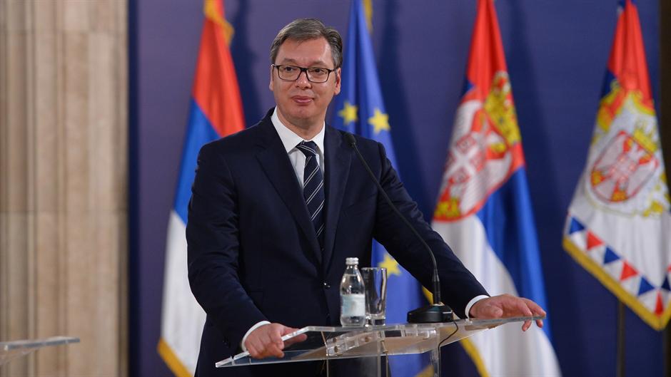  Makron i Vučić produžili razgovor