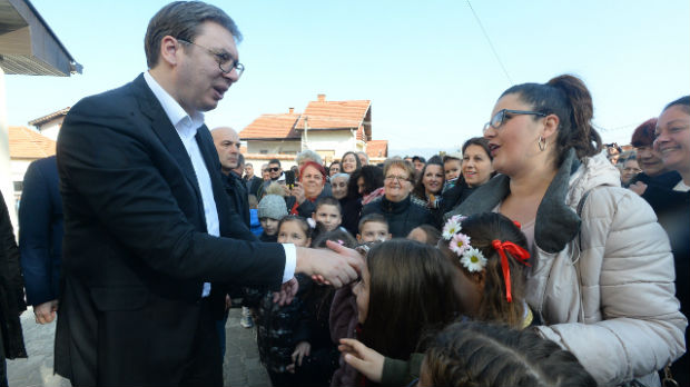 Vučić u Vlasotincu počeo posetu Jablaničkog okruga