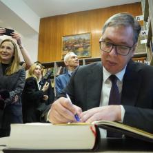 Vučić u knjizi utisaka: Srbija i Rusija će graditi još bolje odnose (FOTO)