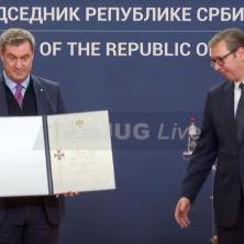 Vučić uručio Orden Republike Srbije na lenti predsedniku vlade Bavarske Markusu Zederu
