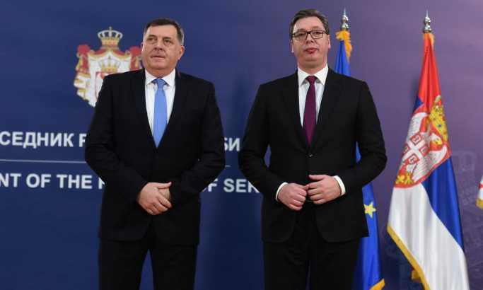 Vučića teraju da pritisne Dodika