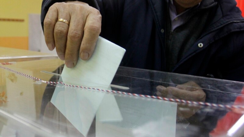 Vučićeva partija proglasila pobedu u tri opštine, izborni dan obeležili incidenti 