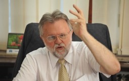 
					Vujović: Do kraja godine odluke o maksimalnom broju zaposlenih u javnom sektoru 
					
									