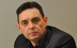 
					Vulin: Samo je Tadić pokušao da izjednači Miloševića i Đinđića 
					
									
