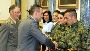 Vulin čestitao vojnoj reprezentacije Srbije u atletici na osvojim odličjima