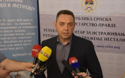 
					Vulin u Banjaluci: Nikakva vojska neće stati između RS i Srbije 
					
									