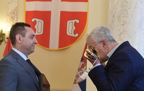 Vulin uručio spomen-medalju Andriji Mandiću