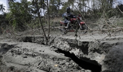 Vulkan na Filipinima kašlje, tlo puca, ljudi beže