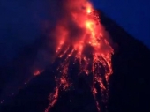 Vulkan počeo da bljuje lavu, 40.000 ljudi beži (VIDEO)