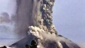 Vulkan zasuo pepelom pet ekvadorskih provincija