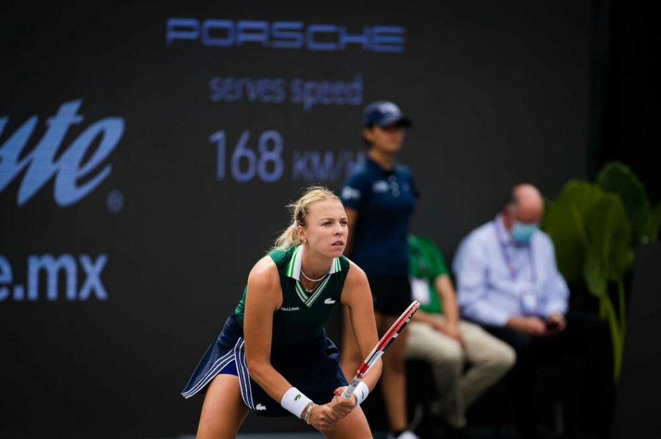 WTA FINALE: Pobeda Kontavejt protiv Krejčikove u prvom meču