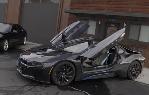 YouTuber ugradio kultni motor u BMW i8