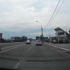ZA DLAKU IZBEGNUT UDES NA ZRENJANINSKOM PUTU: Vozio suprotnim smerom, vozači ga jedva zaobišli! (VIDEO)