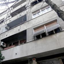 ZA NE POVEROVATI! Beograđani u ŠOKU: Sramotna inicijativa osvanula u stambenoj zgradi (FOTO)